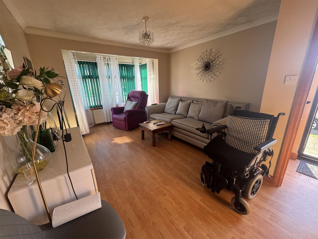 Property photo 3 of 10