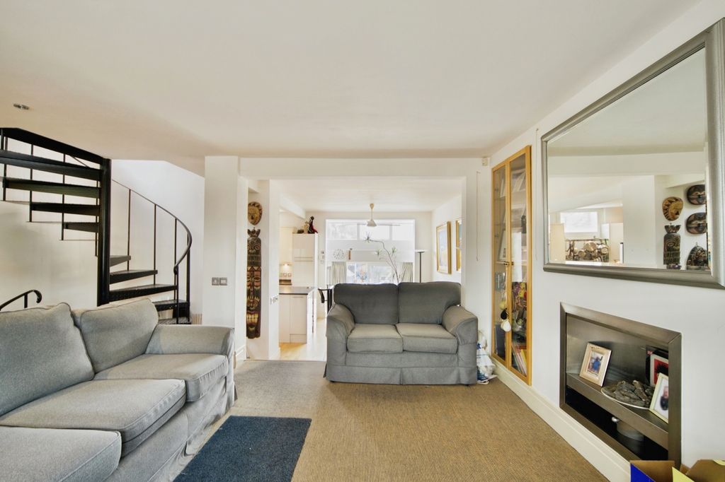 Property photo 3 of 23 Pbox-Img.Jpg