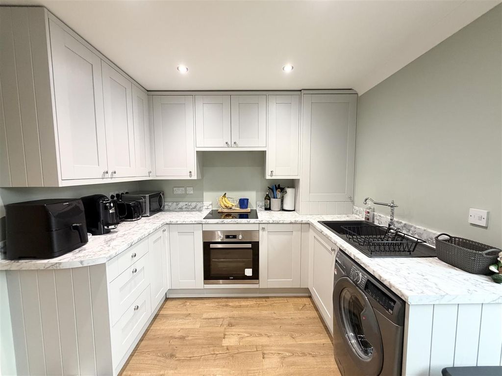 Property photo 3 of 15 Kitchen