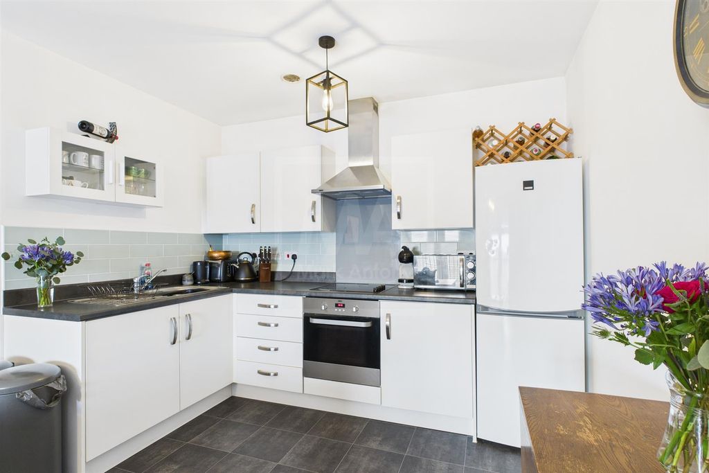 Property photo 3 of 15 Kitchen