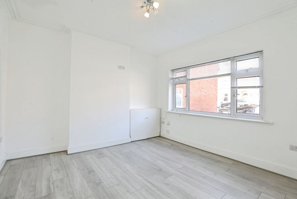 Property photo 2 of 19 Pbox-Img.Jpg