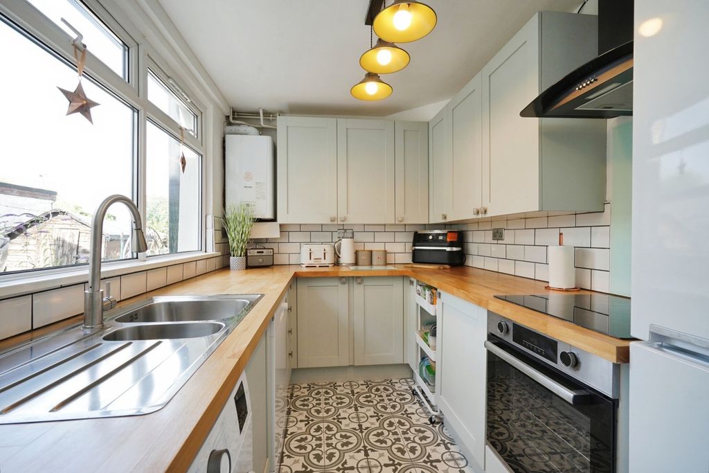 Property photo 2 of 17 Pbox-Img.Jpg