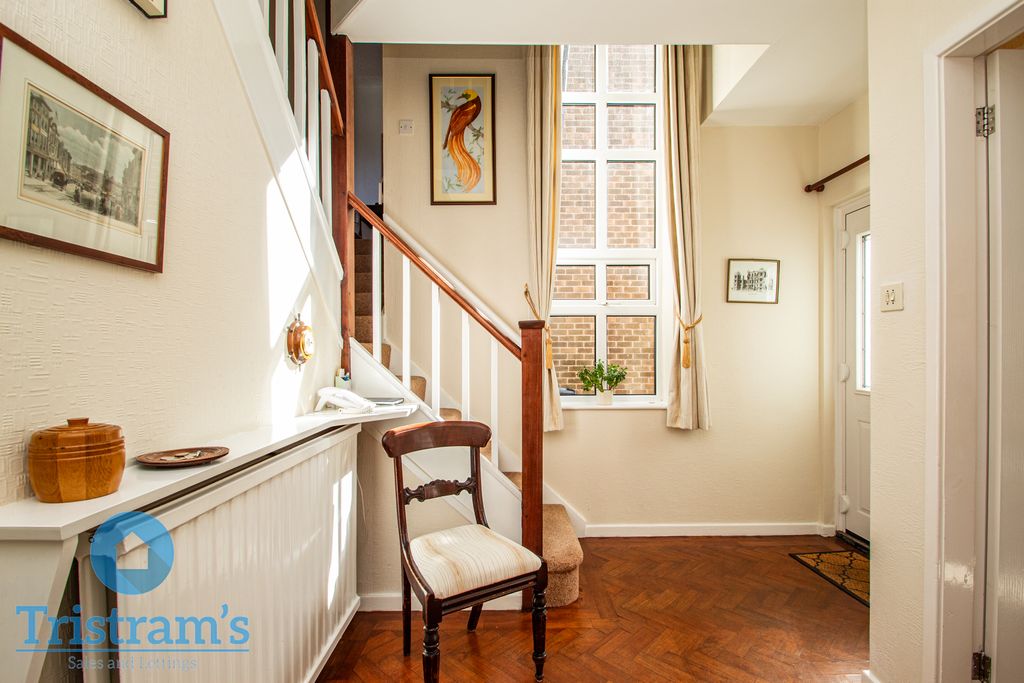 Property photo 2 of 31