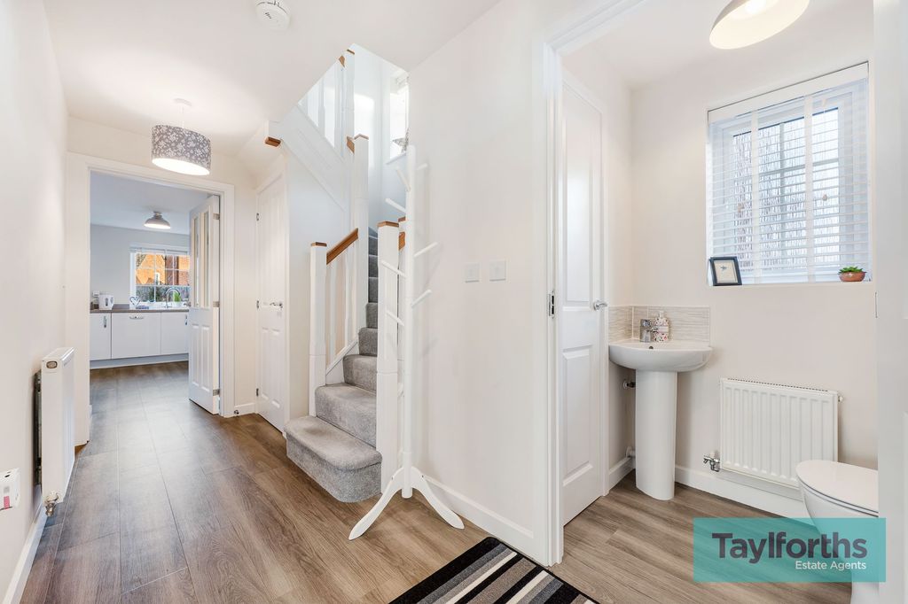 Property photo 2 of 32