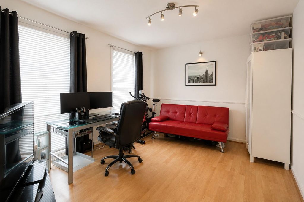 Property photo 2 of 6