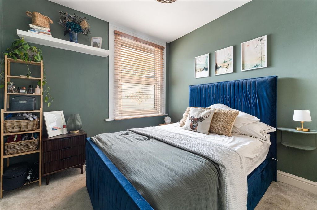 Property photo 3 of 15 Callis Road, E17