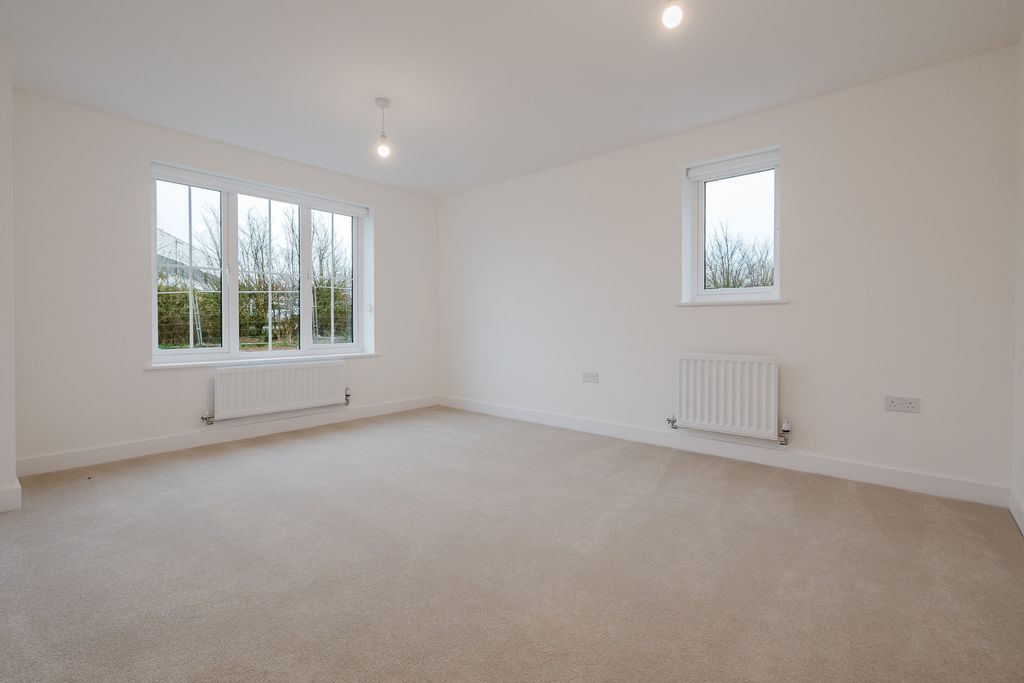 Property photo 3 of 17 Photo