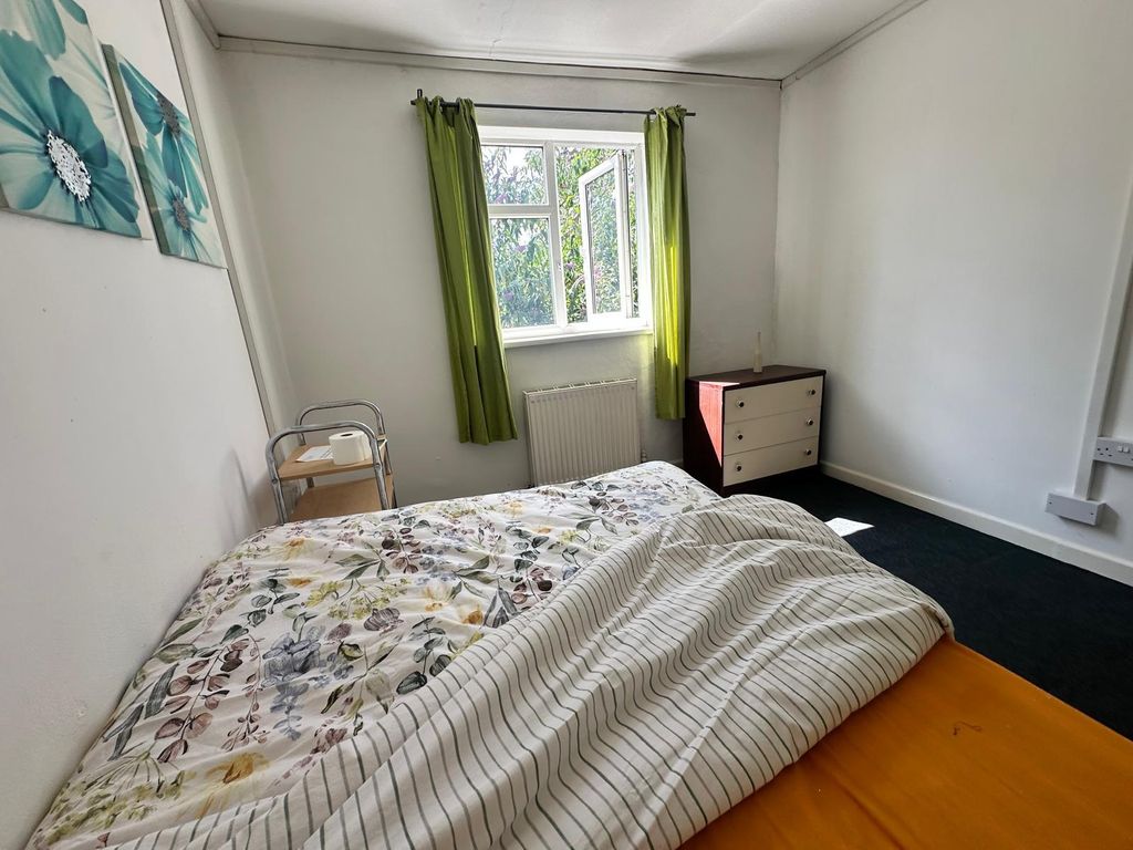 Property photo 1 of 2