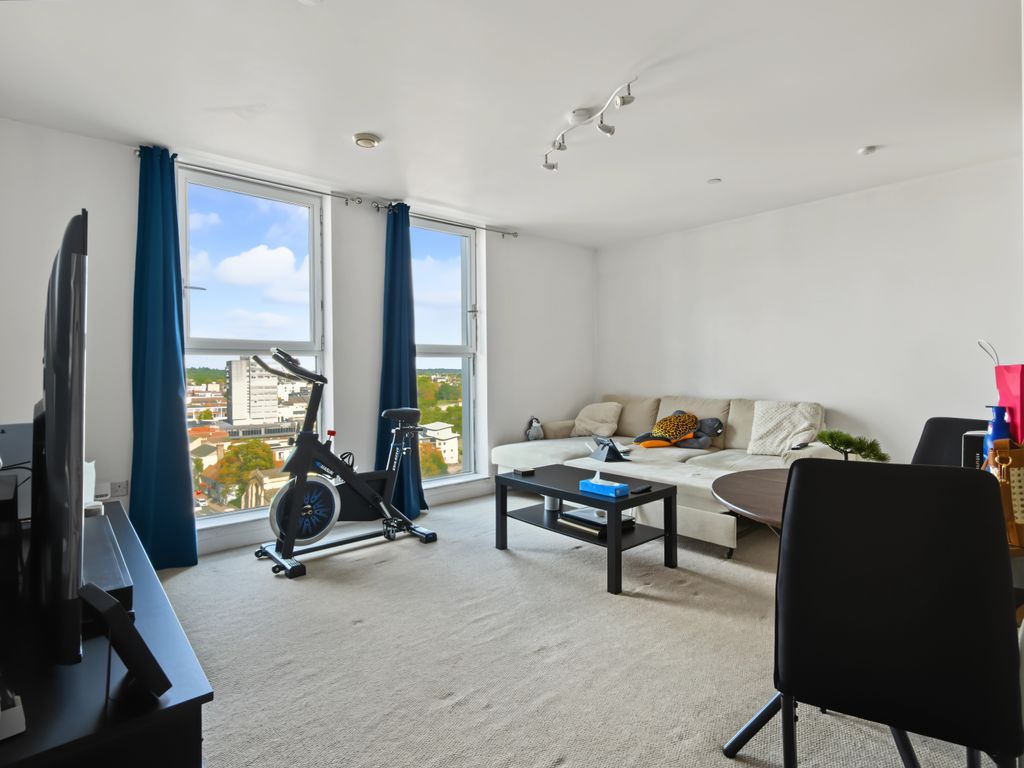 Property photo 2 of 18 Lounge