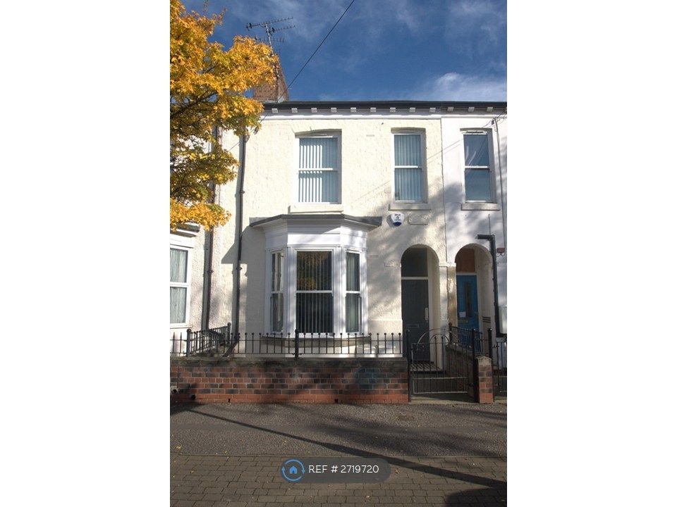 Property photo 3 of 11 Front 2