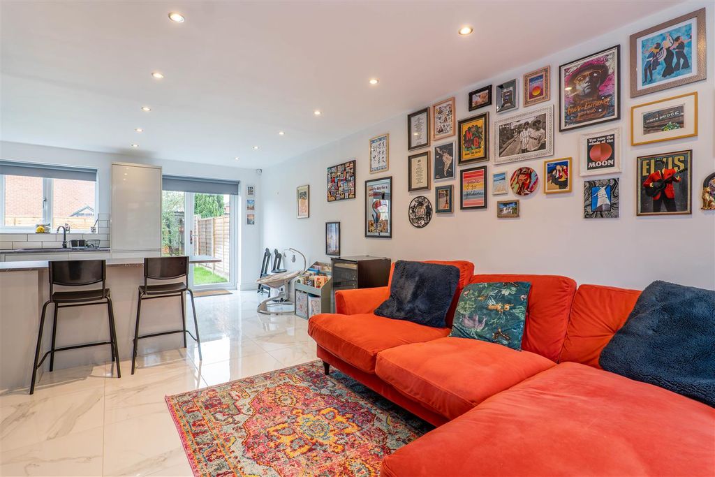 Property photo 2 of 15 Lounge/Kitchen