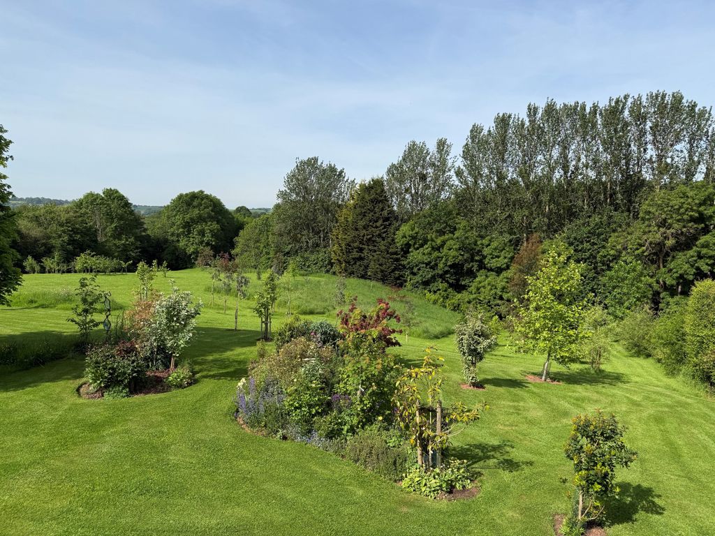 Property photo 2 of 47 5