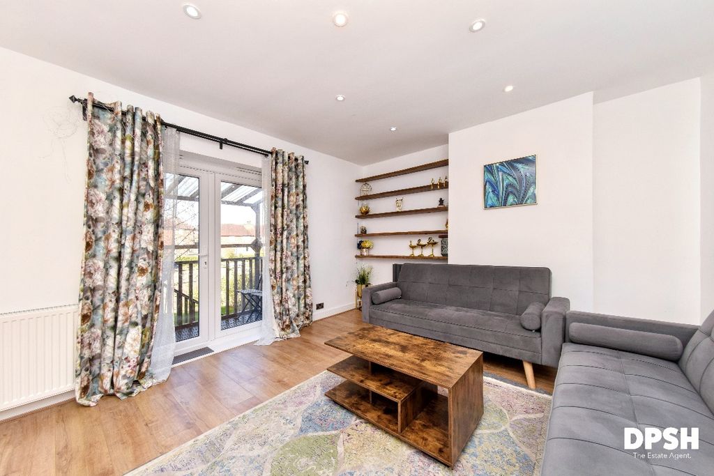 Property photo 2 of 21