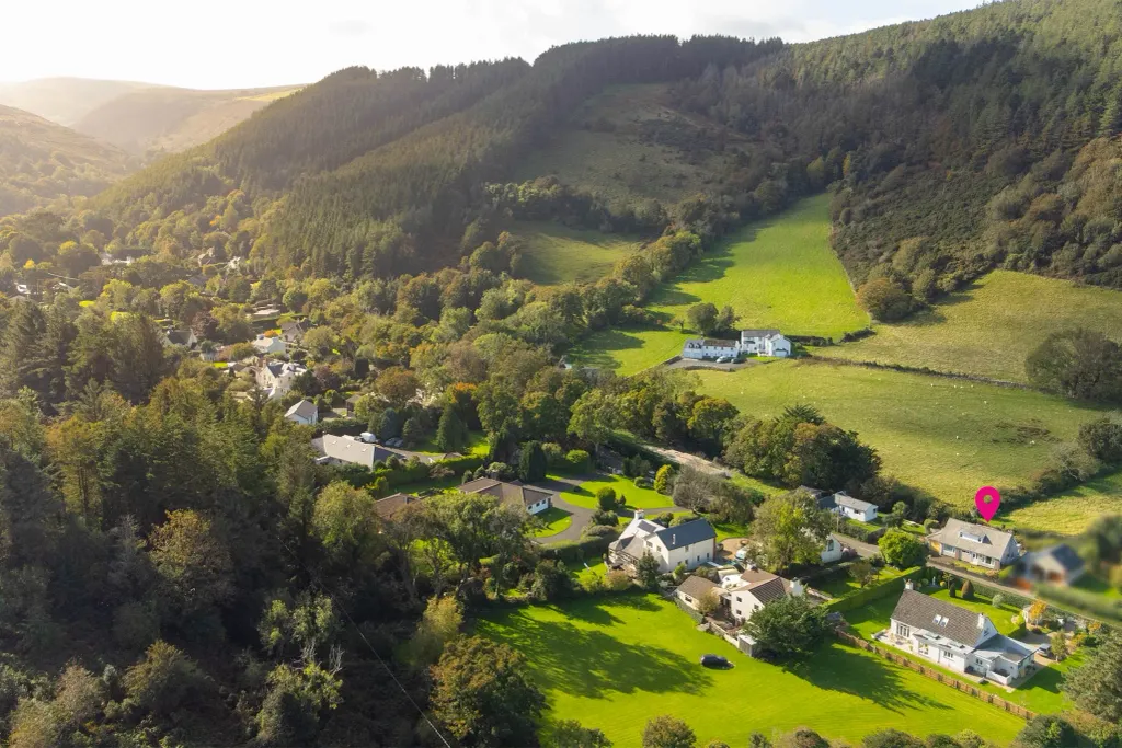 Property photo 2 of 28