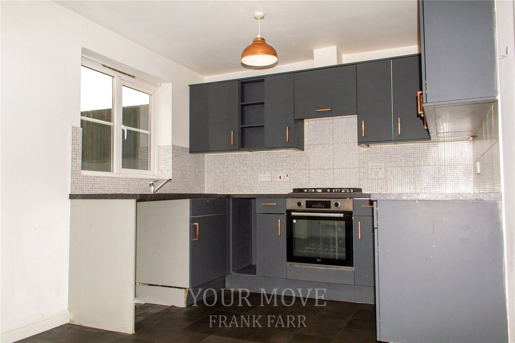 Property photo 3 of 11 Kitchen