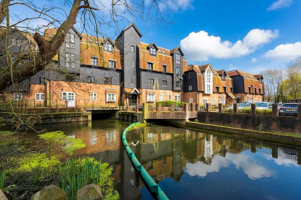 Property photo 1 of 12 External