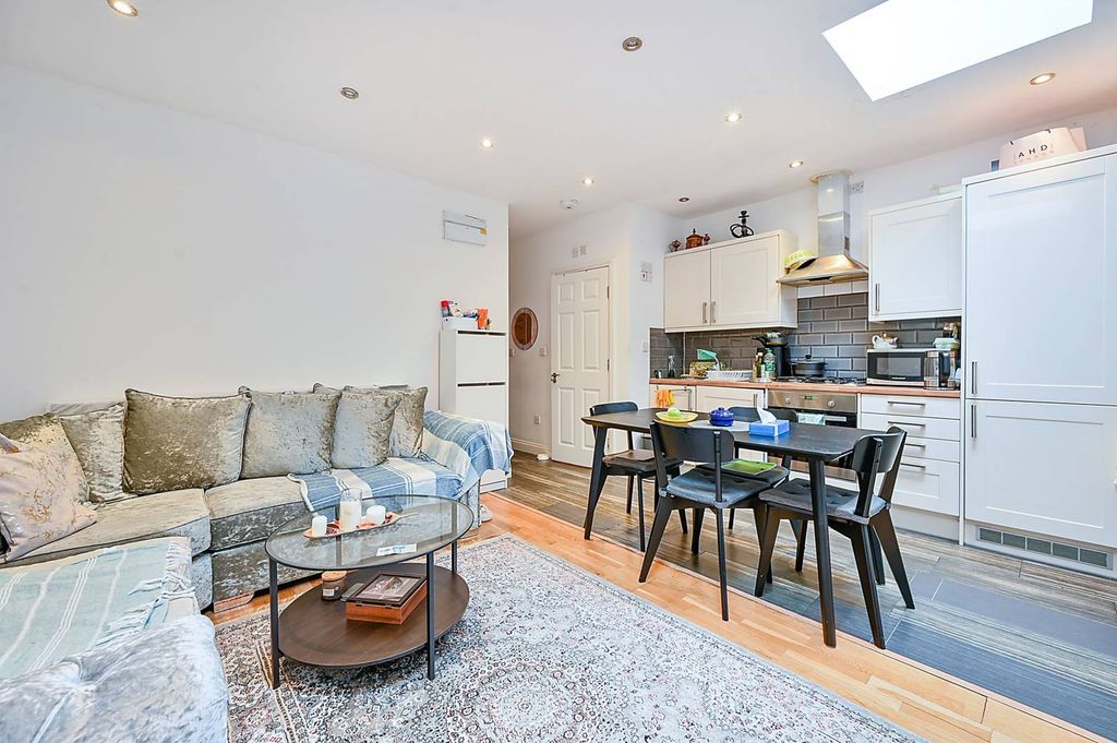 Property photo 3 of 9