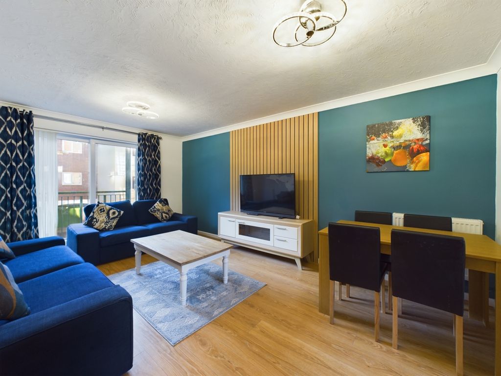 Property photo 3 of 16 Cam01791G0-Pr0136-Still008