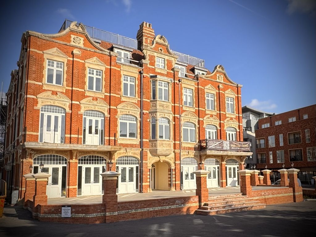 Property photo 1 of 16 The Grand Apartments Leigh-On-Sea