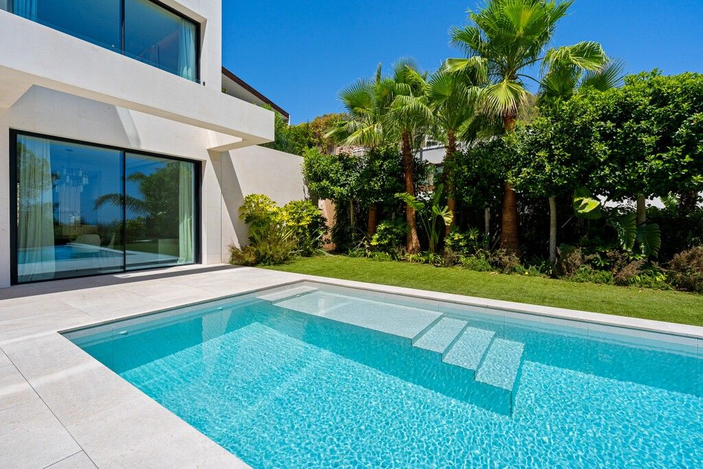 Property photo 2 of 20 Pool And Exterior (1).Jpg