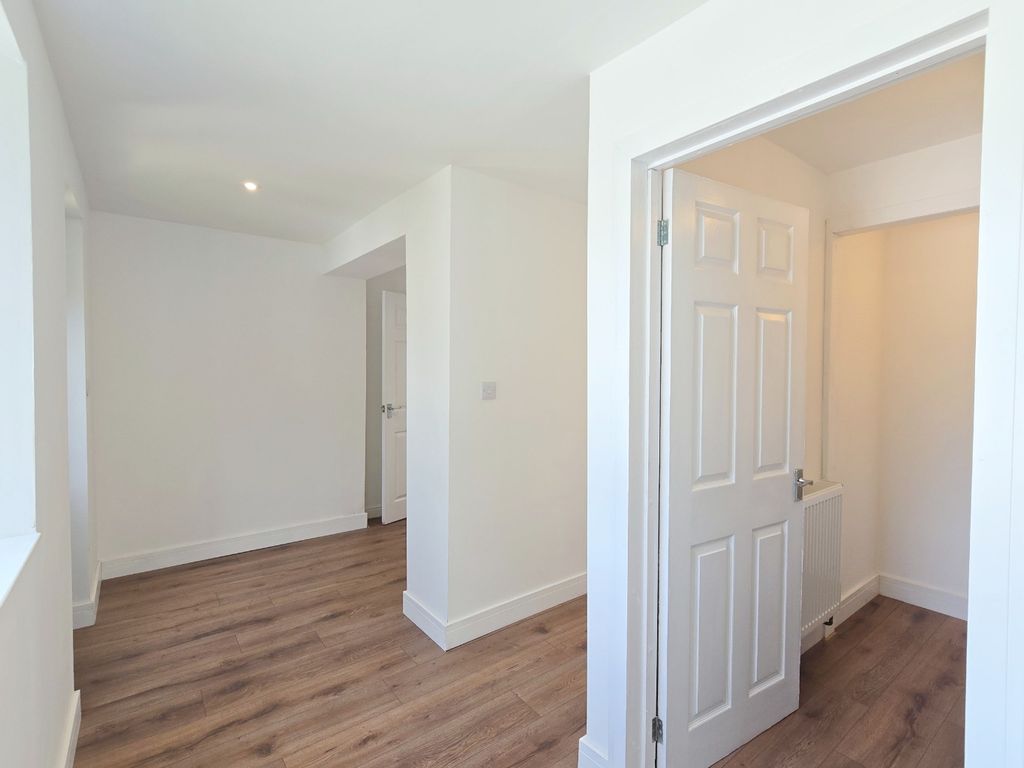 Property photo 2 of 19 5270498