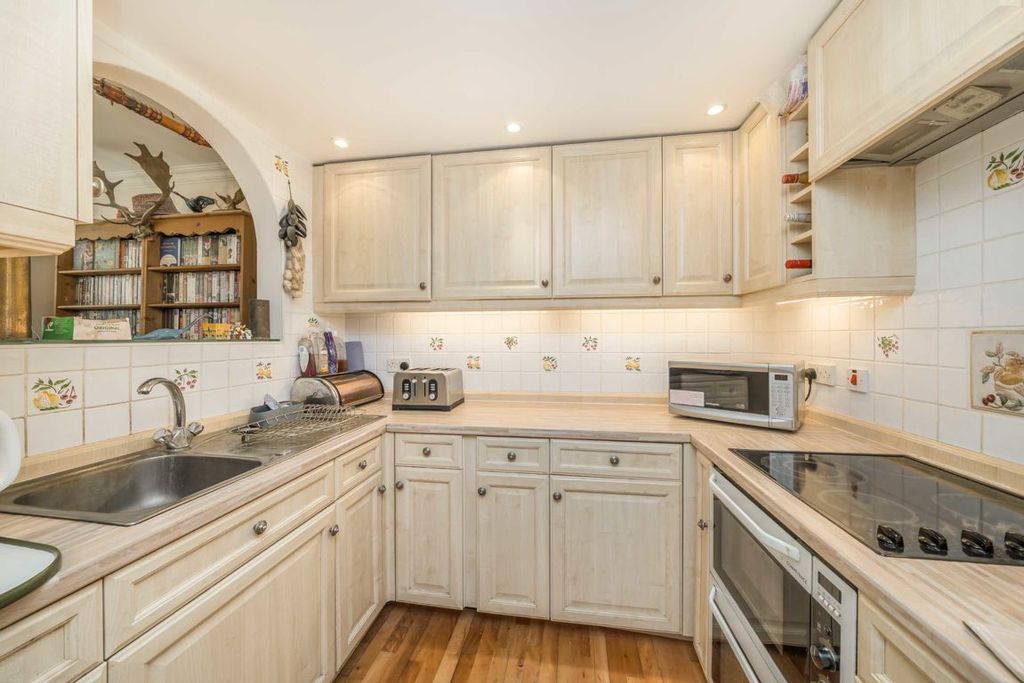 Property photo 3 of 6