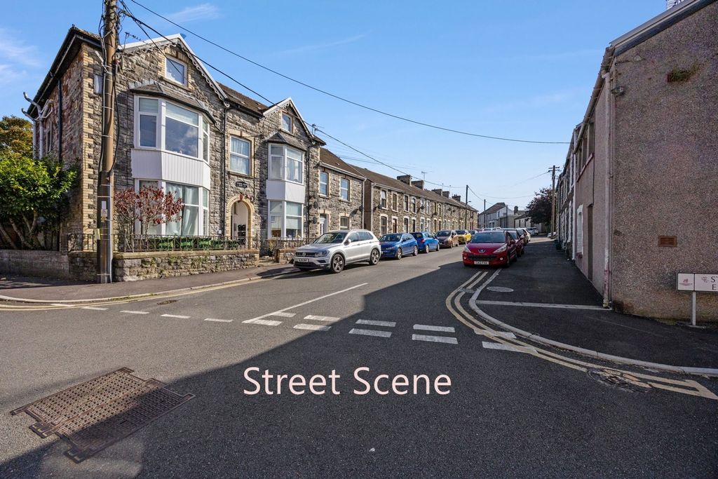 Property photo 2 of 22