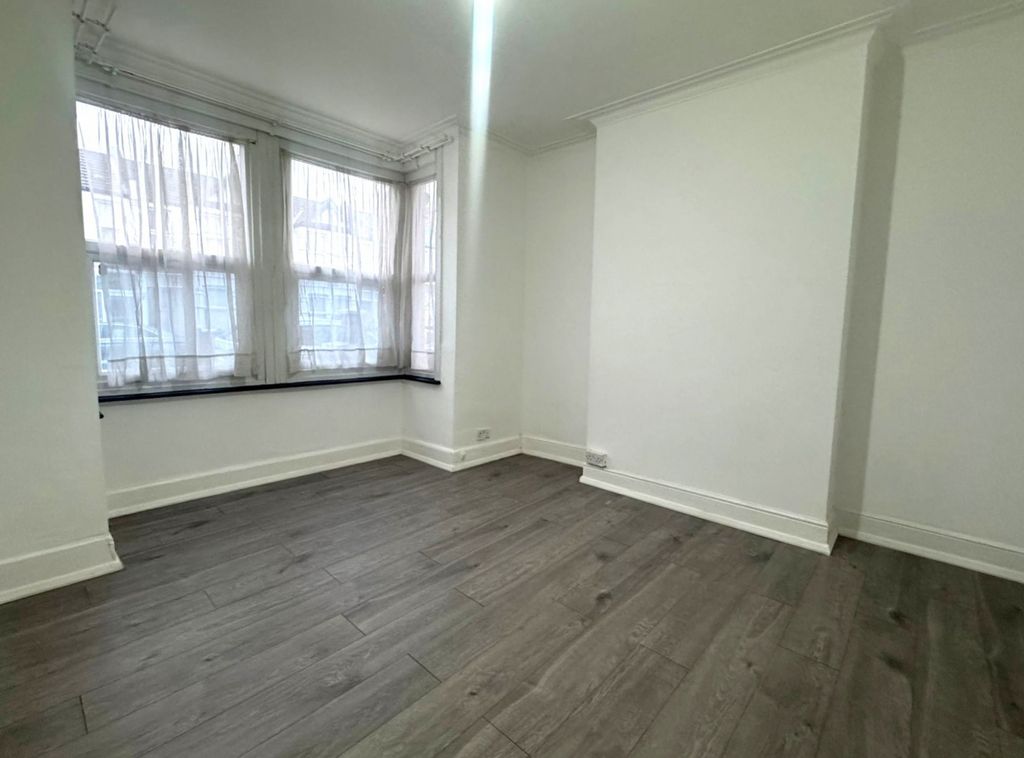 Property photo 1 of 8 3 Bedroom House To Rent