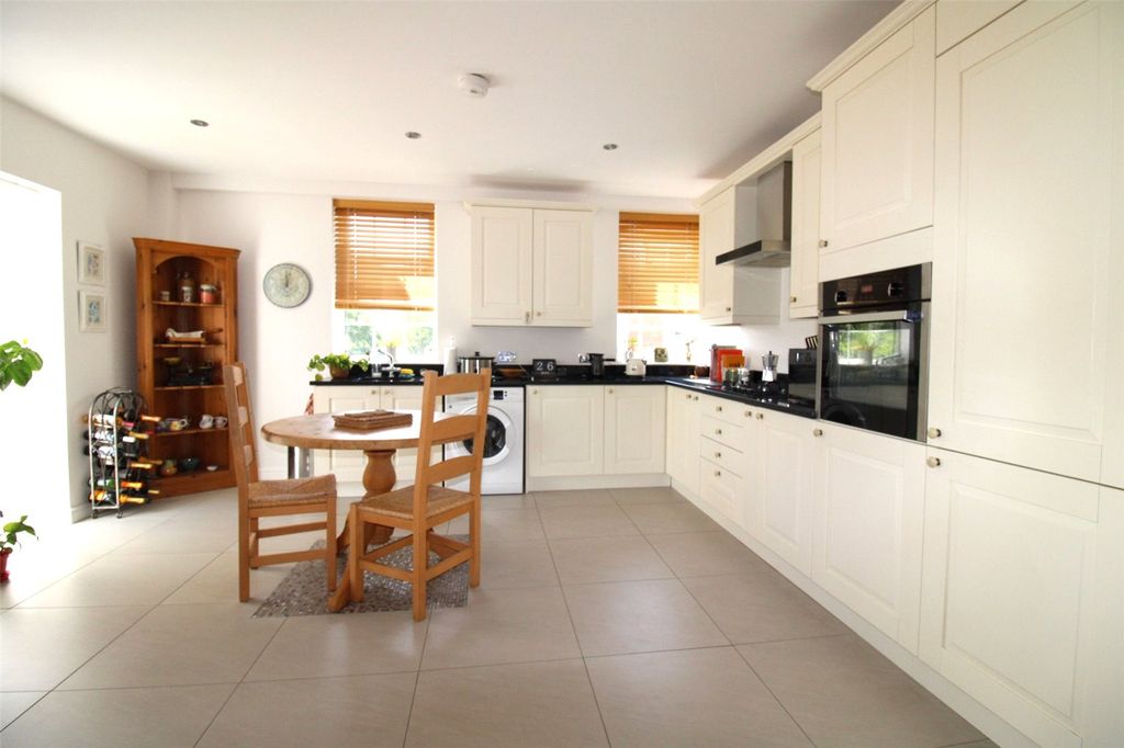 Property photo 2 of 10 Picture No. 20