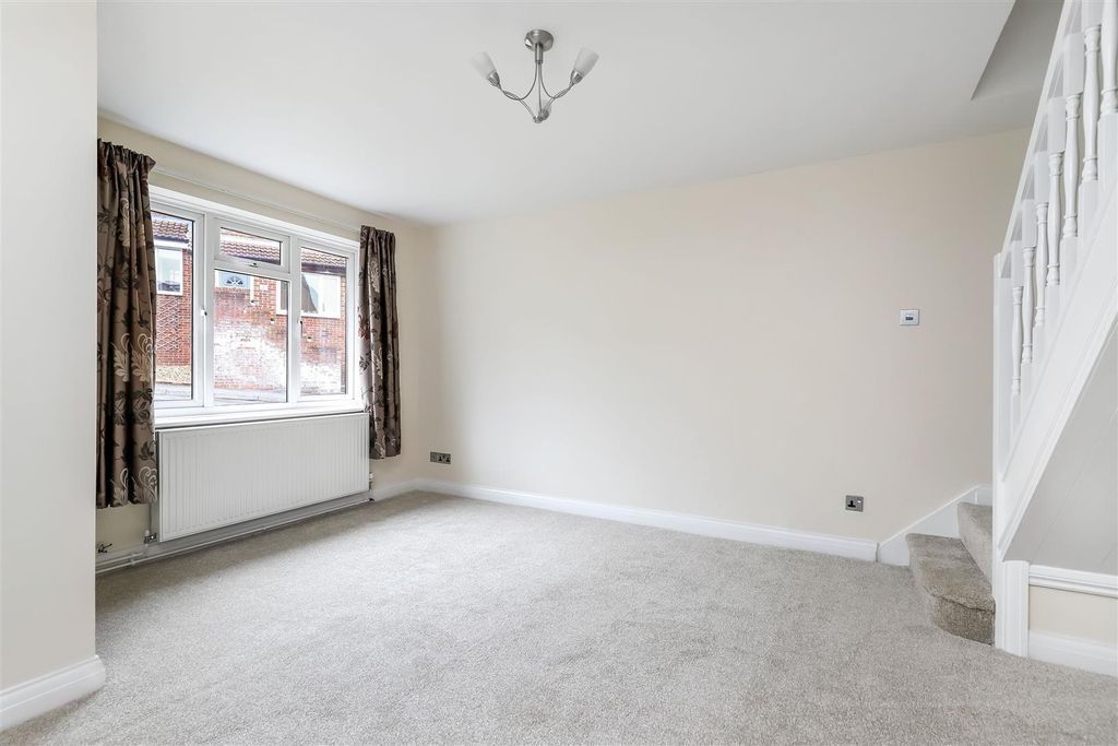 Property photo 3 of 8 Img_9376.Jpg