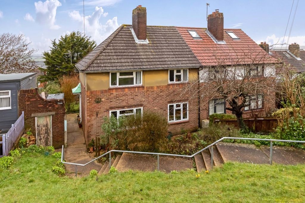 Property photo 1 of 20 Lyminster Ave_20.Jpg