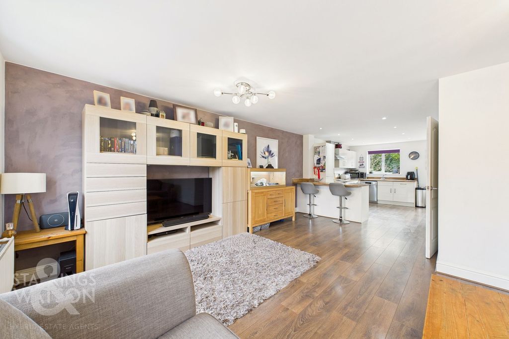 Property photo 3 of 21