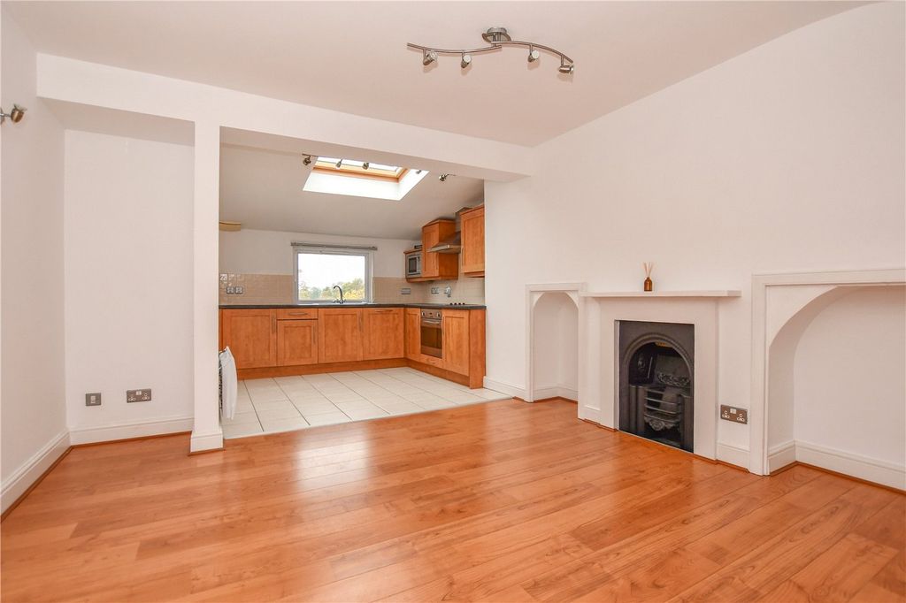 Property photo 2 of 9 Picture No. 14