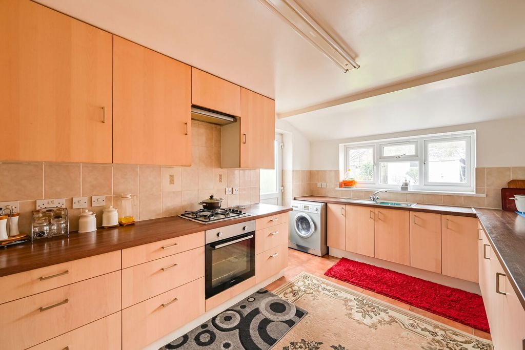 Property photo 2 of 27