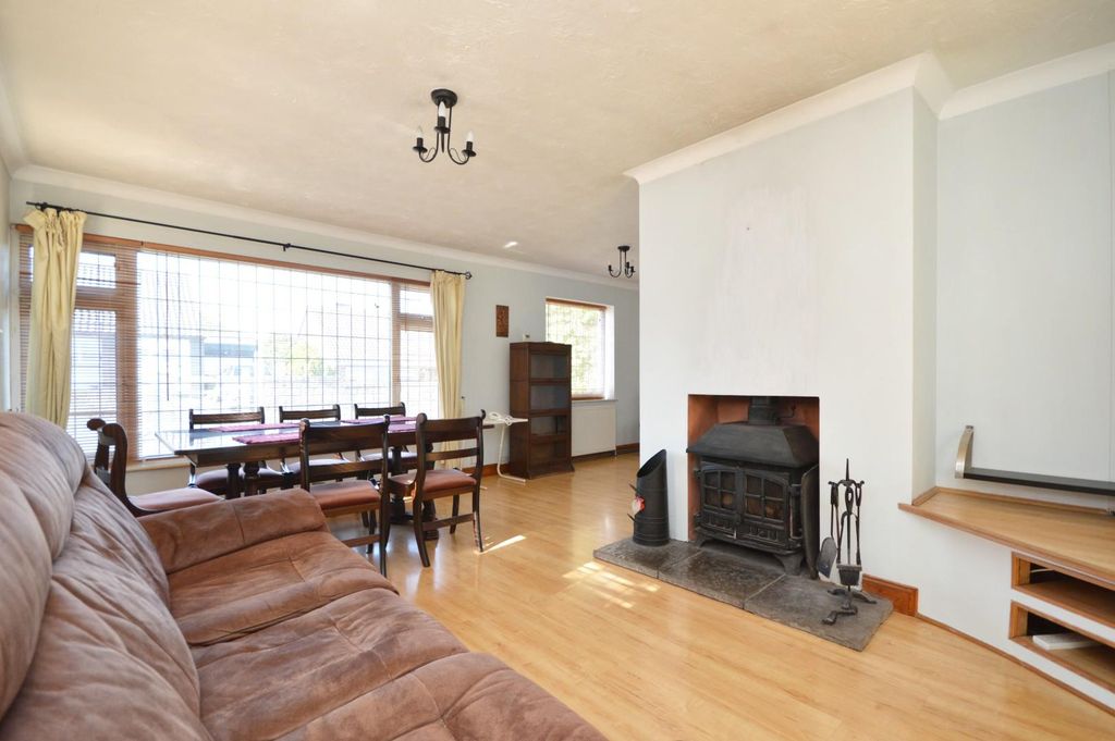 Property photo 3 of 20 Sitting/Dining Room