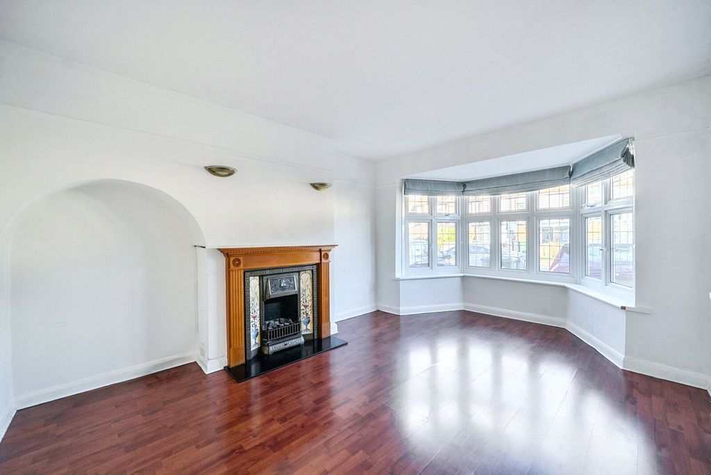 Property photo 2 of 13 Front Reception