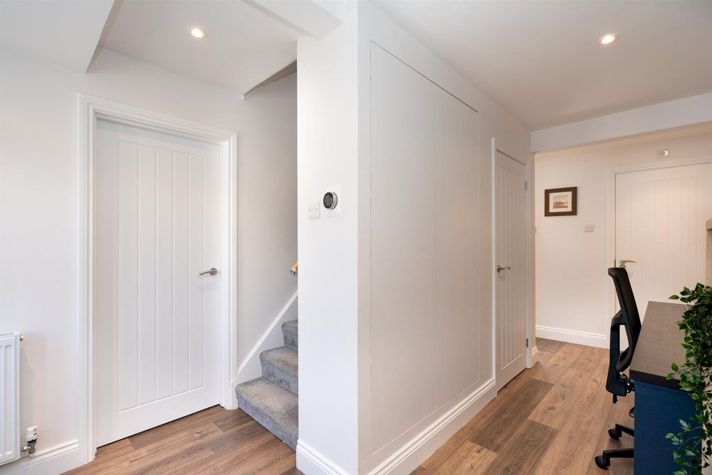 Property photo 2 of 14 -Howards-Drive-8749.Jpg