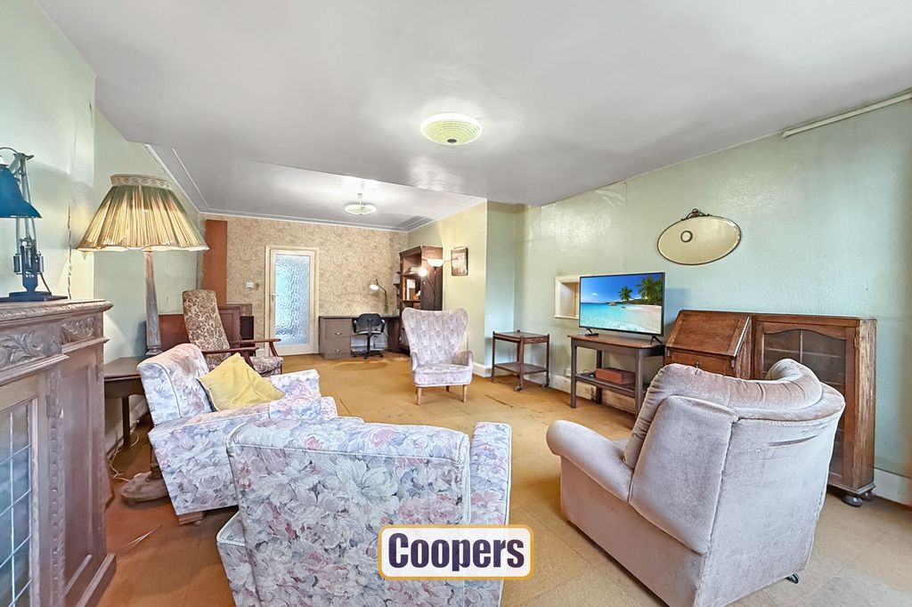 Property photo 2 of 22 Living Room