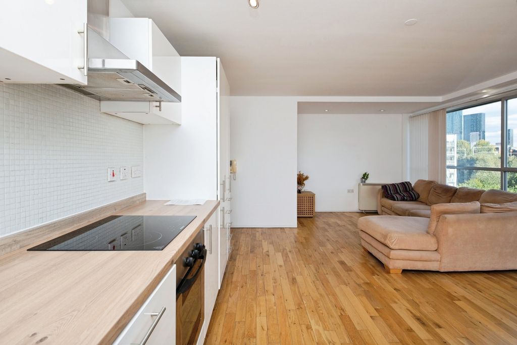 Property photo 2 of 17 Photo