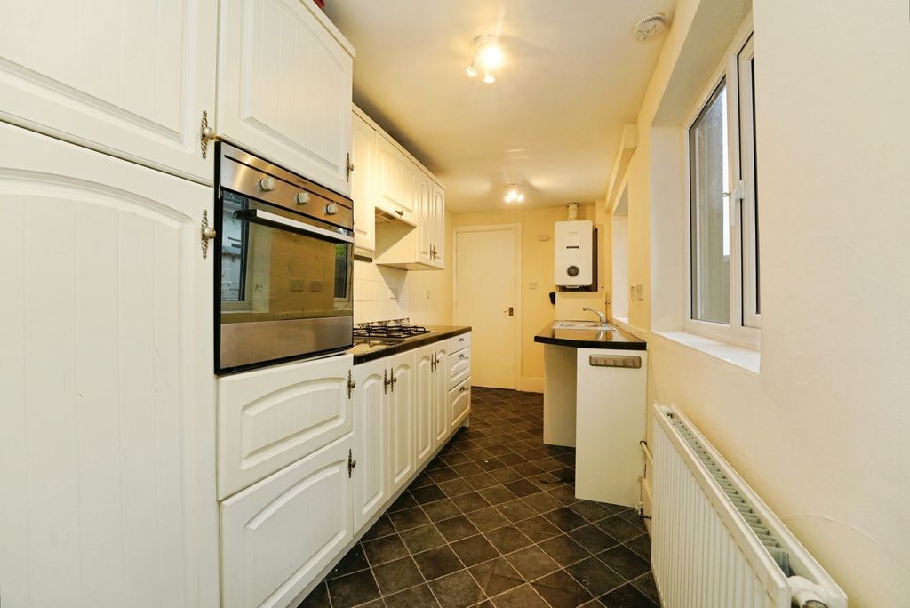 Property photo 2 of 14 Kitchen