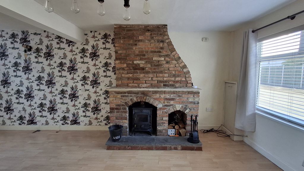 Property photo 2 of 17 Living Room