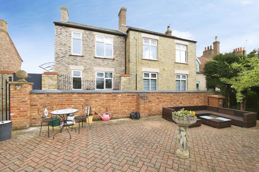 Property photo 1 of 20