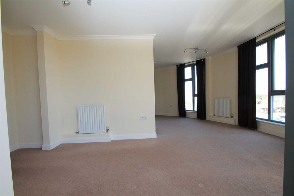 Property photo 1 of 7 Lounge