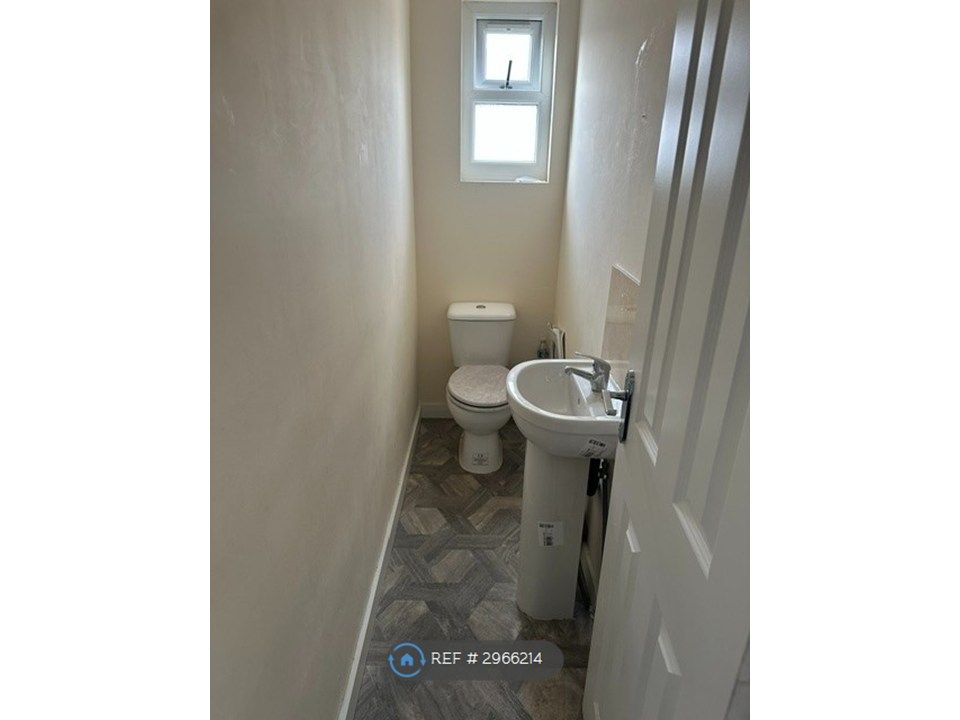 Property photo 3 of 8 Separate Wc