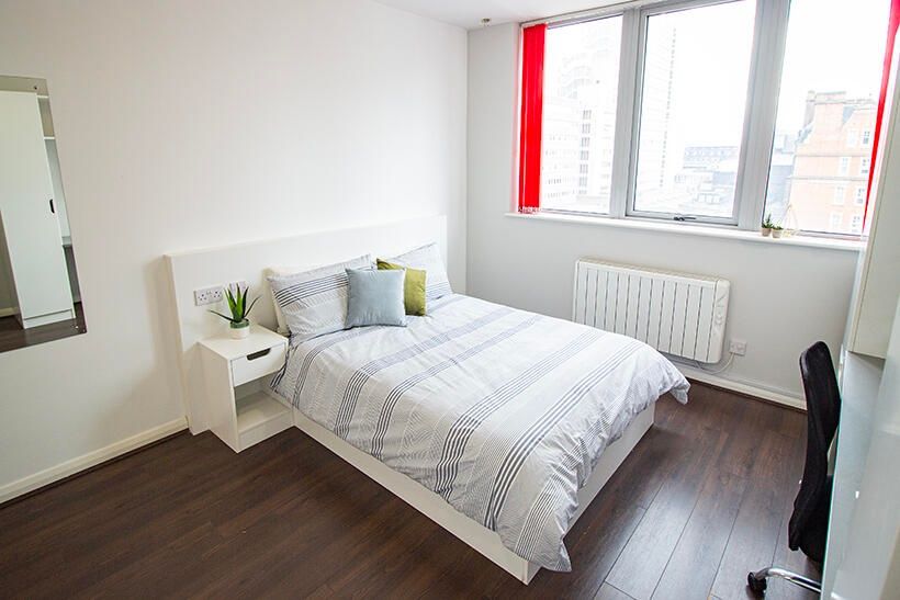 Property photo 3 of 7 A Bright And Modern Double Bedroom With A Comforta...