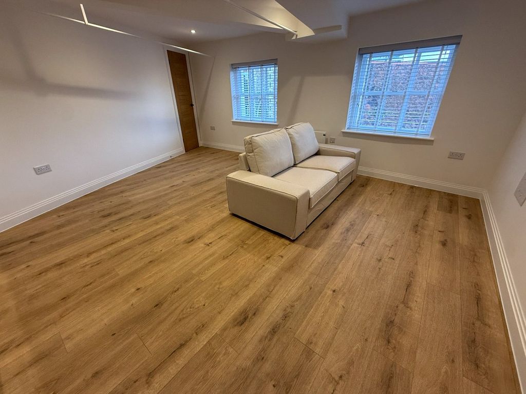 Property photo 3 of 6 Picture No. 04