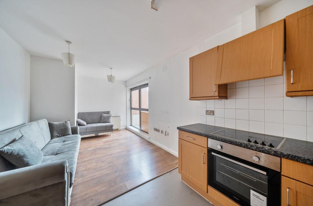 Property photo 3 of 10 Davidson Frost-Wellings, Dfw, Poppy Court, Ha3, Ki