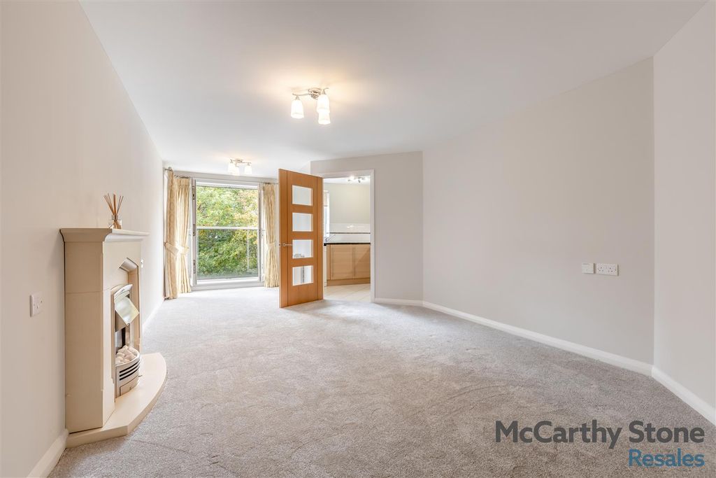 Property photo 3 of 17 8663506-Interior12.Jpg