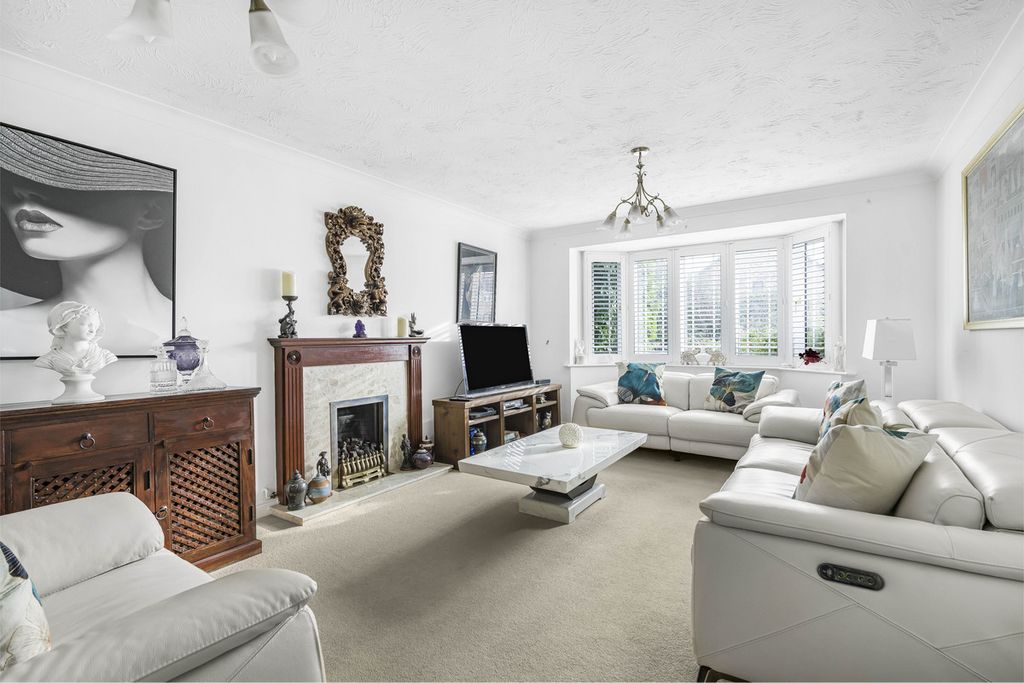 Property photo 2 of 21