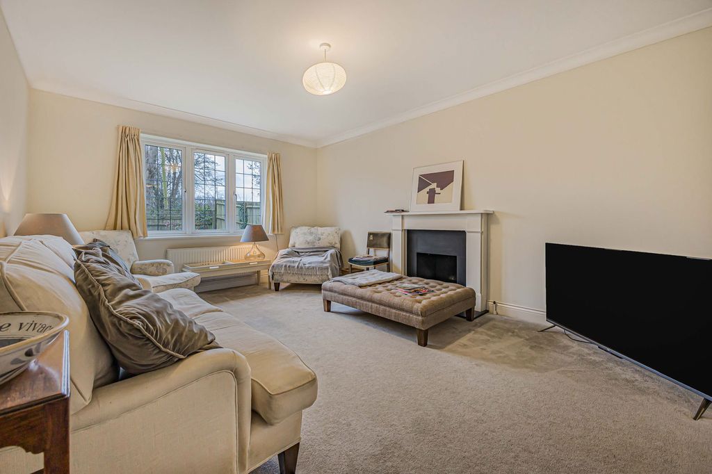 Property photo 3 of 43